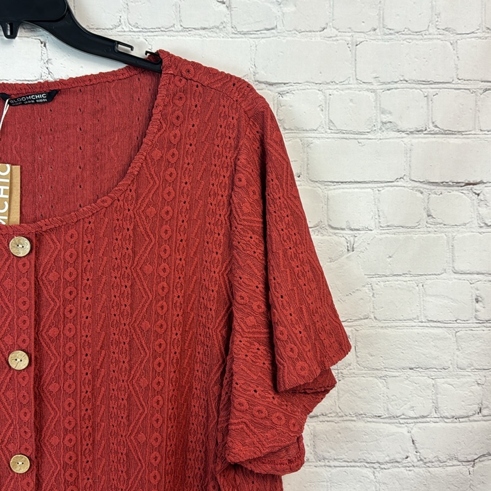 BloomChic Rust Colored Eyelet Flutter Sleeve Top Plus Sizes 2X 3X - Picture 3 of 6